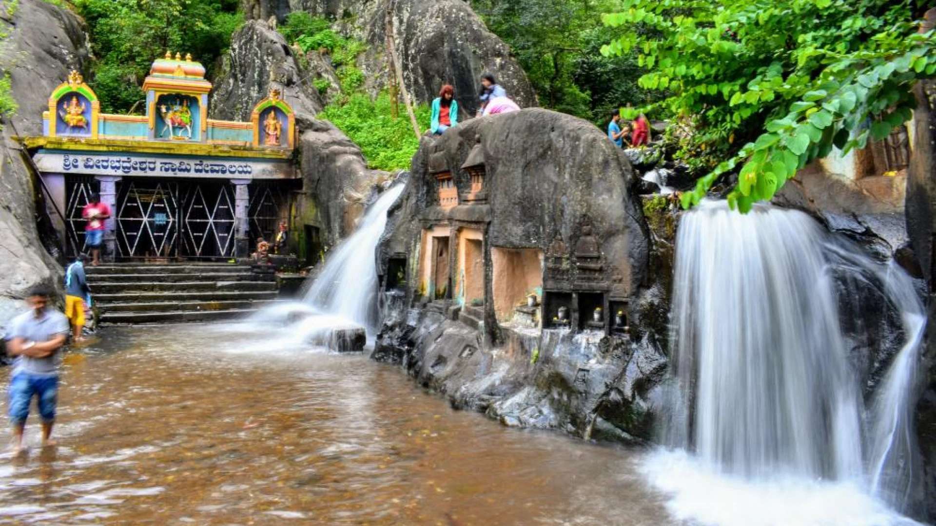 Kallathigiri Falls, Manchethevaru